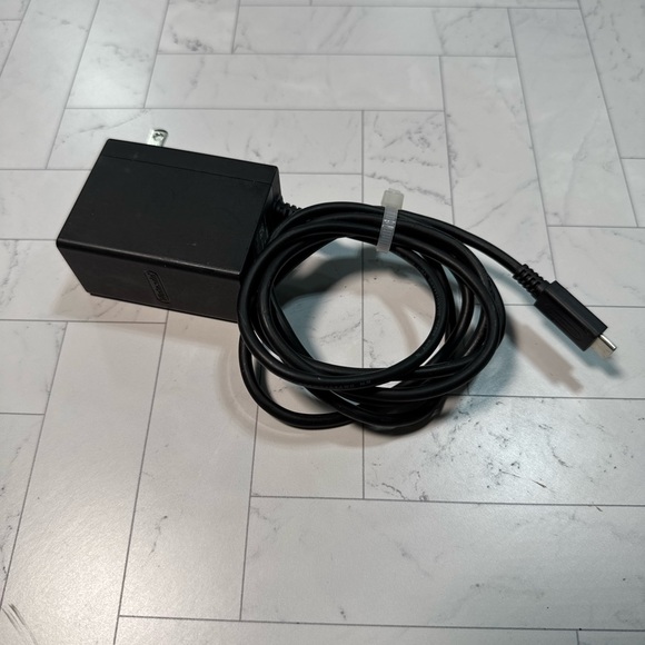 Nintendo v2 Handheld Console Black and Orange Joycons with Case, Game and Extras - Picture 4 of 16